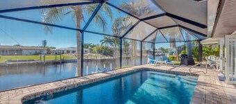 ¡NUEVO EN ALQUILER este año!  Htd piscina de agua salada, acceso al Golfo, estilo costero!