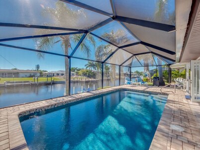 Villa 13 Coastal  decor, Htd saltwater pool, Gulf Access.