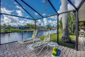 Terrace/patio - Villa 13 Coastal  decor, Htd saltwater pool, Gulf Access.102 reviews (Cape Coral)