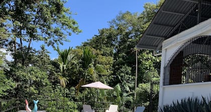 Erstaunliches Preis-Leistungs-Verhältnis, Eleganz und Privatsphäre in der Nähe von atemberaubenden Stränden, Pool und Aussicht.
