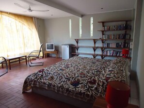 3 habitaciones, tabla de planchar con plancha, wifi y ropa de cama