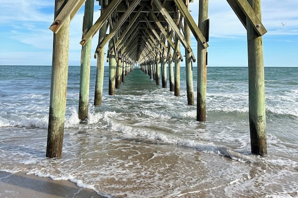 En la playa y camastros