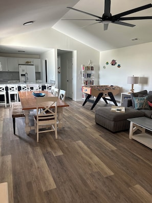 Dining - Special Rates for June 2026!!!  Completely remodeled beachfront home. (Surf City)