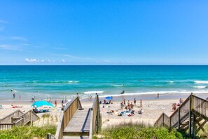 Ubicación a pie de playa y tumbonas