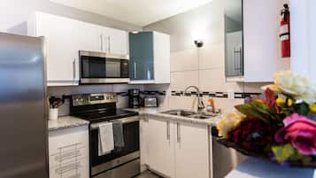 Dishwasher, coffee/tea maker, cookware/dishes/utensils