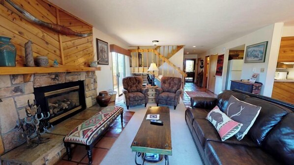 Télévision, cheminée