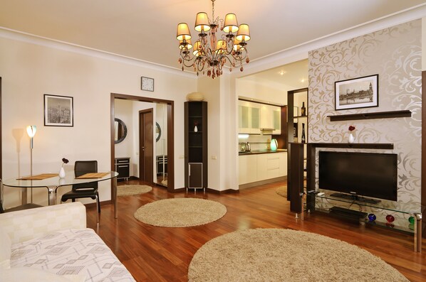 Deluxe Apartment, 1 Queen Bed with Sofa bed, Non Smoking (121 Saksaganskogo street) | Premium bedding, soundproofing, iron/ironing board, free WiFi - KyivRentApartment (Kyiv)