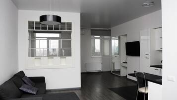 Comfort Apartment, 1 Queen Bed with Sofa bed, Non Smoking (118 Zhylyanska street) | Premium bedding, soundproofing, iron/ironing board, free WiFi