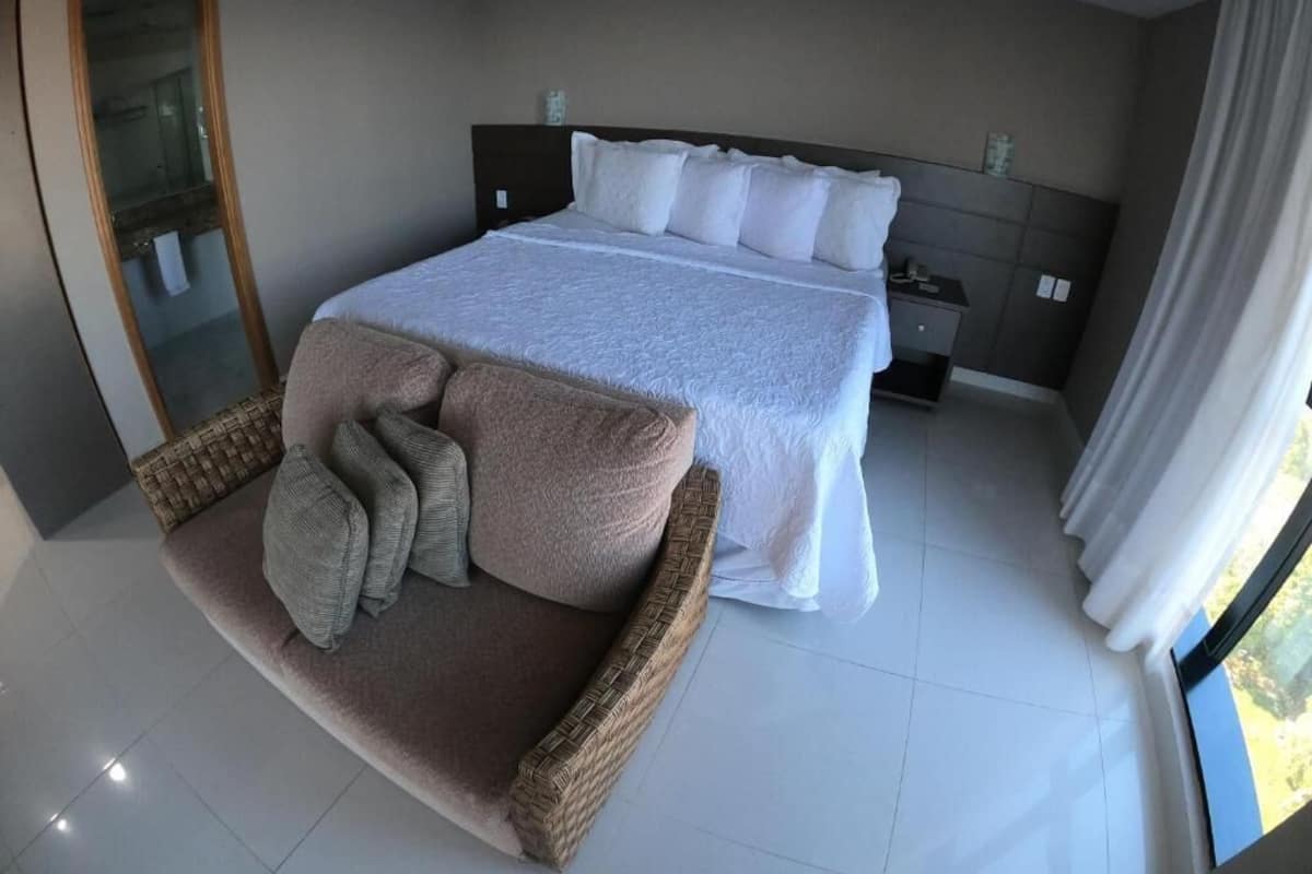 Deluxe Room | Minibar, desk, blackout curtains, soundproofing