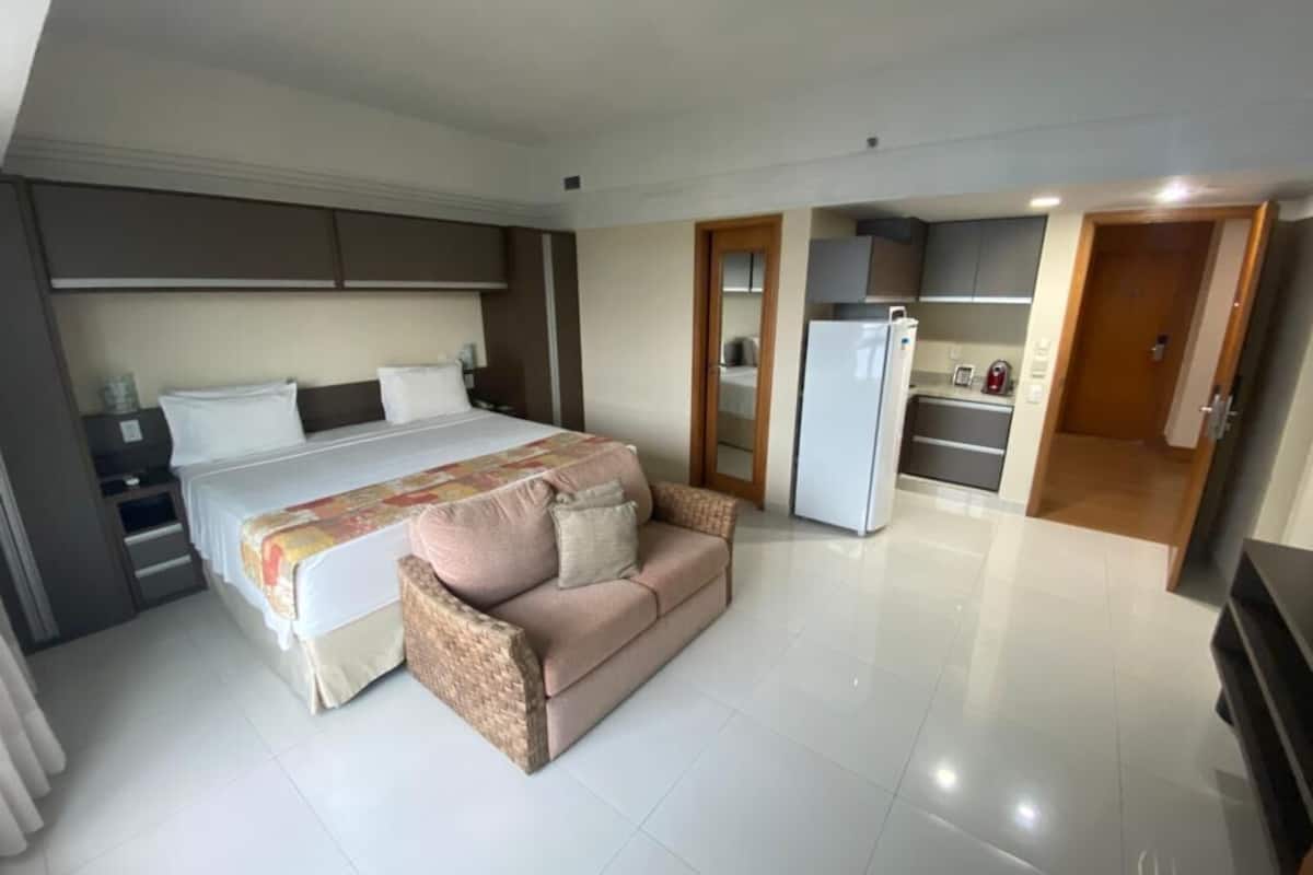 executive room | minibar, desk, blackout curtains, soundproofing