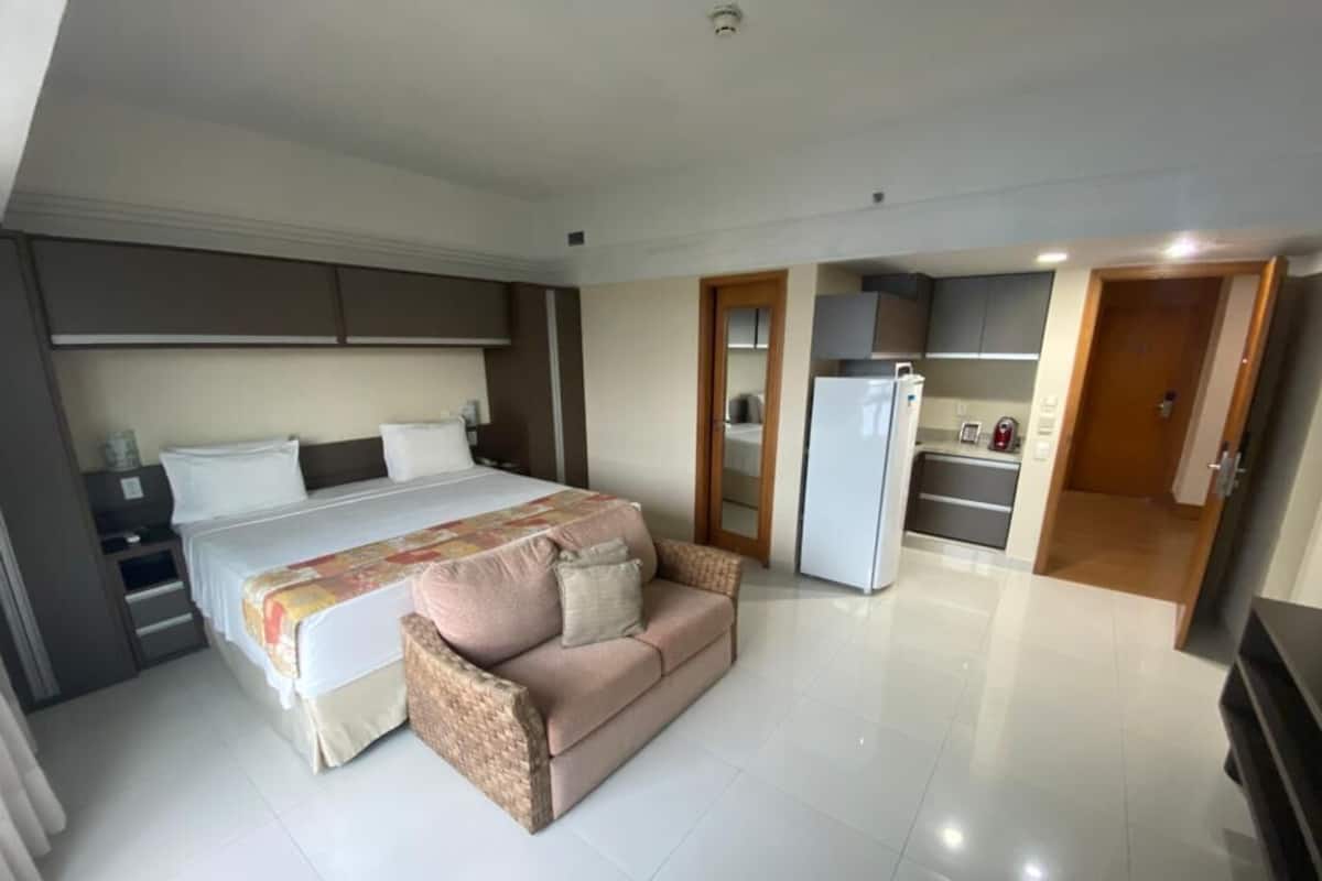 Executive Room | Minibar, desk, blackout curtains, soundproofing