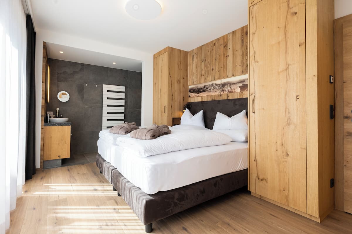 In-room safe, blackout drapes, WiFi (free), bed sheets