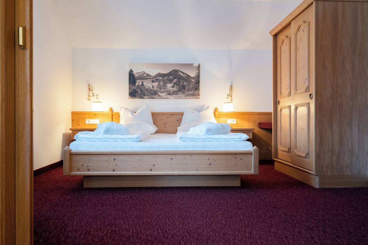 Apartment, Balcony, Mountain View | In-room safe, blackout drapes, WiFi (free), bed sheets