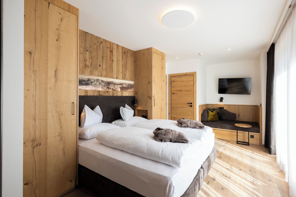In-room safe, blackout drapes, WiFi (free), bed sheets