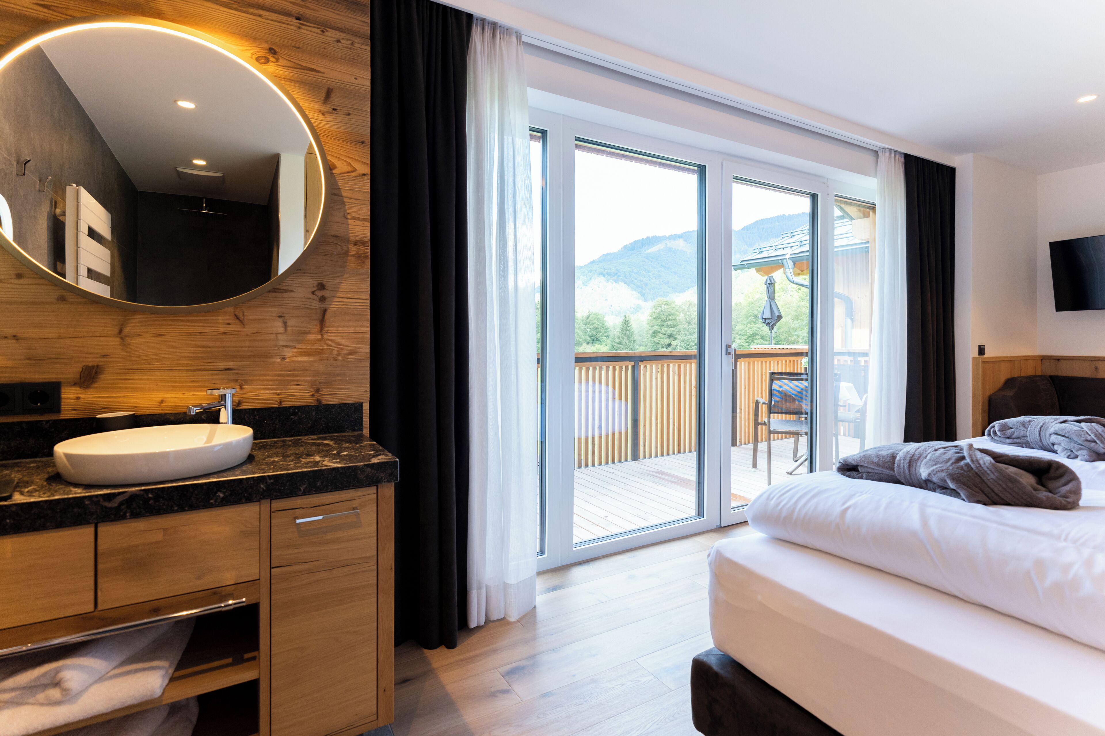 In-room safe, blackout curtains, free WiFi, bed sheets