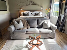 高级开间套房, 1 张特大床, 无烟房 | 特色装修、特色家居、遮光窗帘、熨斗/熨衣板