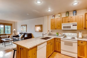 Oven, cookware/dishes/utensils - 1 Bedroom Colorado Vacation Rental in River Run Village Steps from the River Run Gondola (Keystone)