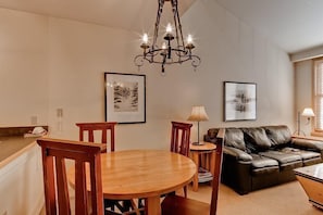 Dining - 1 Bedroom Silvermill Rental in River Run Village Steps from the River Run Gondola (Keystone)