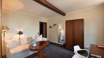 Minibar, in-room safe, individually decorated, individually furnished