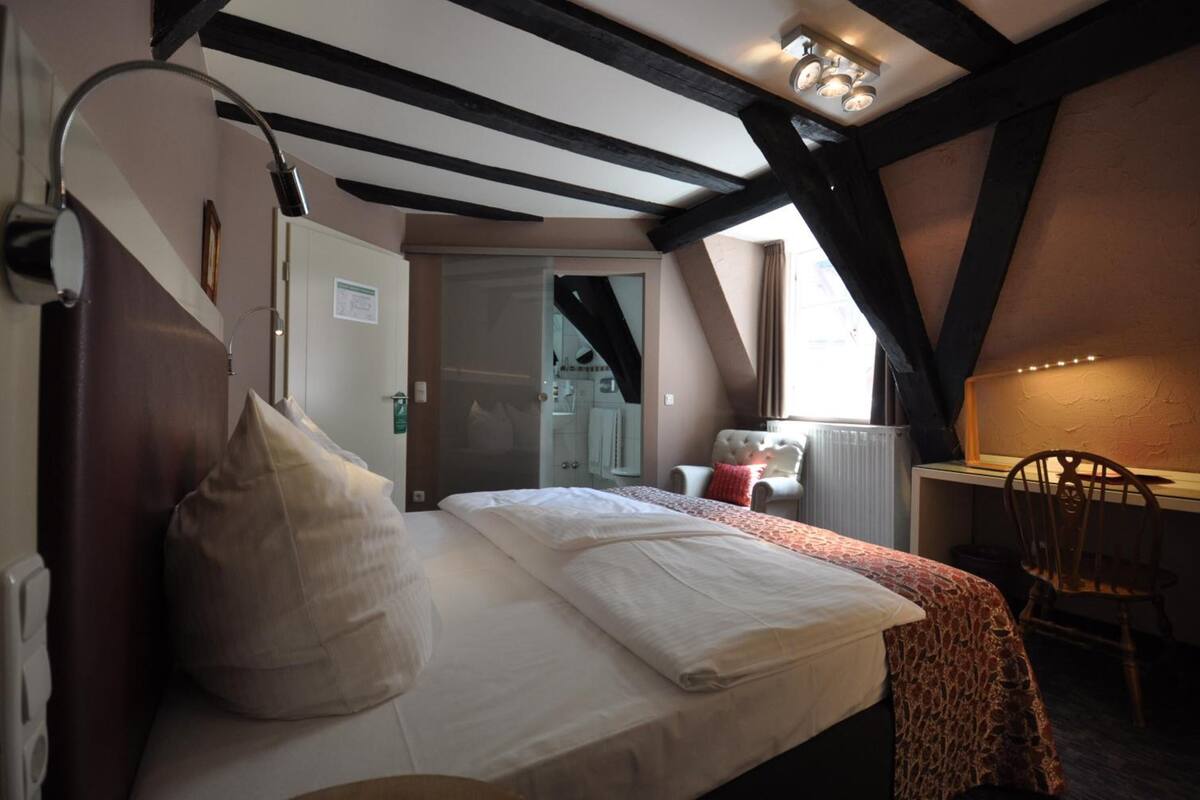 minibar, in-room safe, individually decorated, individually furnished