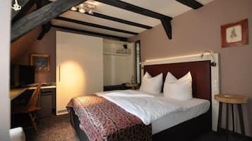 Minibar, Zimmersafe, individuell dekoriert, individuell eingerichtet