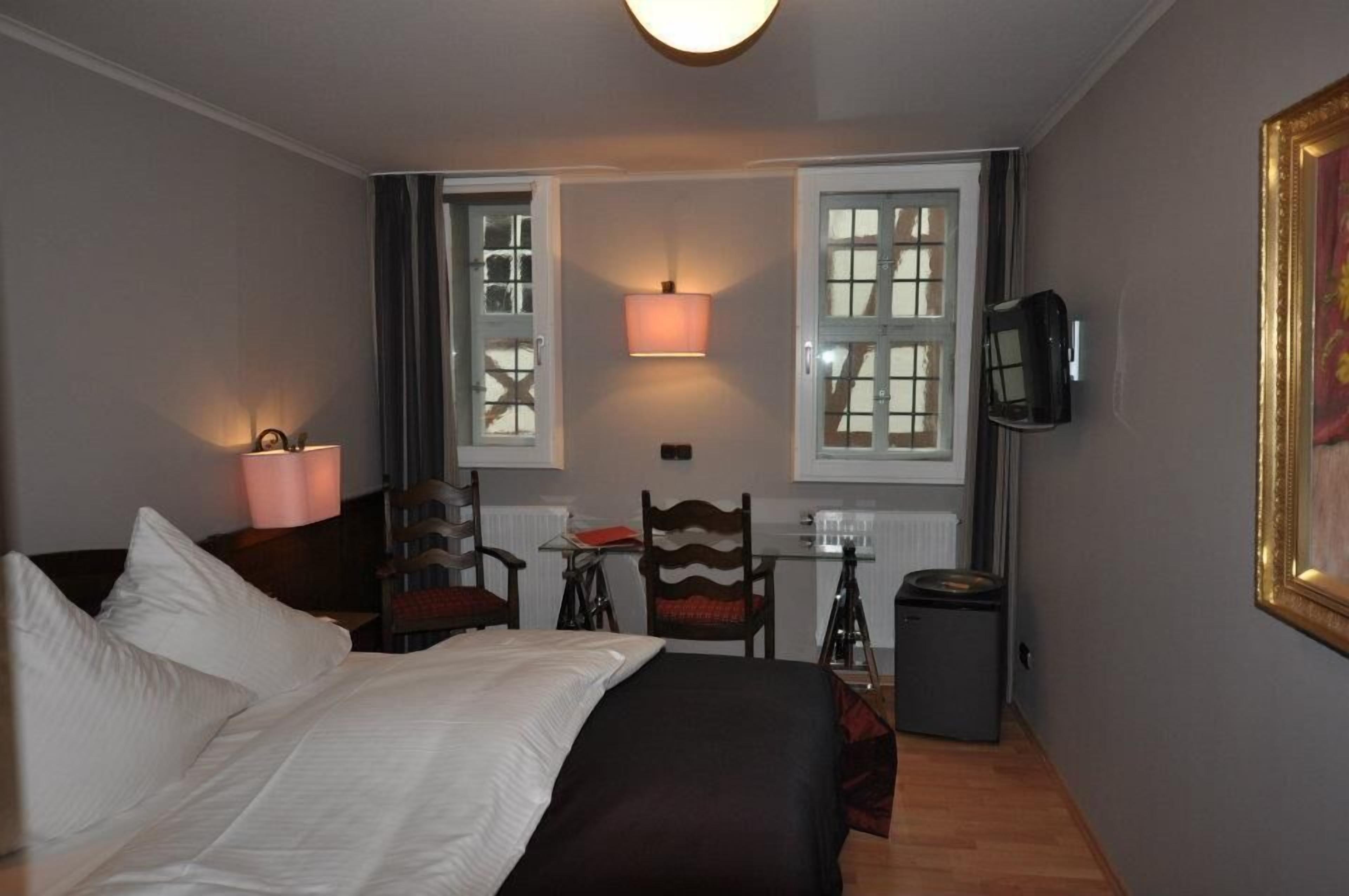 comfort double room | minibar, in-room safe, individually decorated, individually furnished