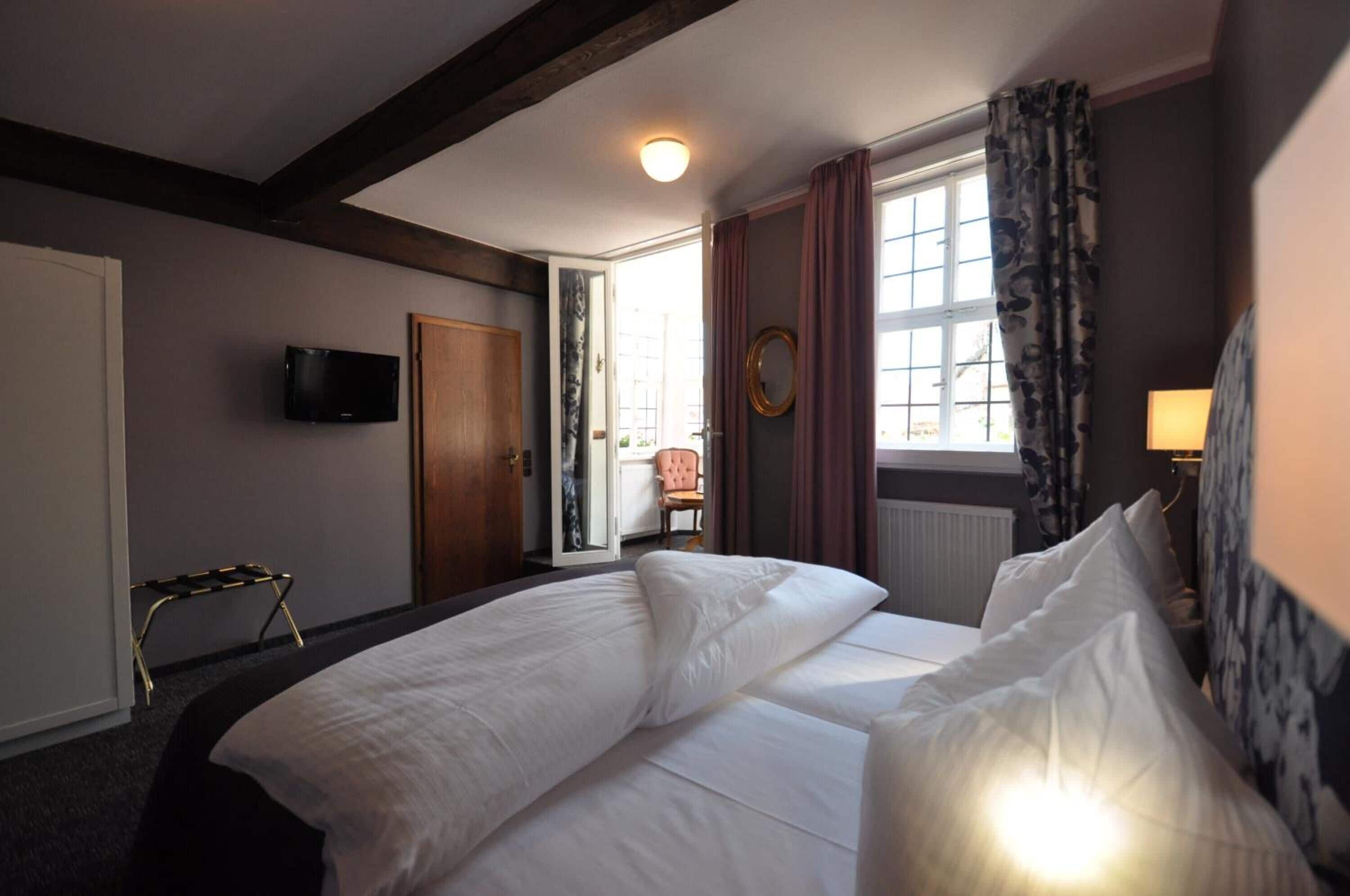 minibar, in-room safe, individually decorated, individually furnished