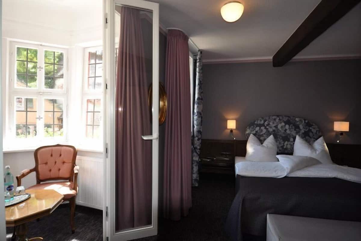 Junior suite | Een minibar, een kluis op de kamer, individueel gedecoreerd