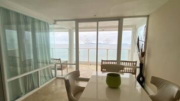 Penthouse With Ocean View | Comedor