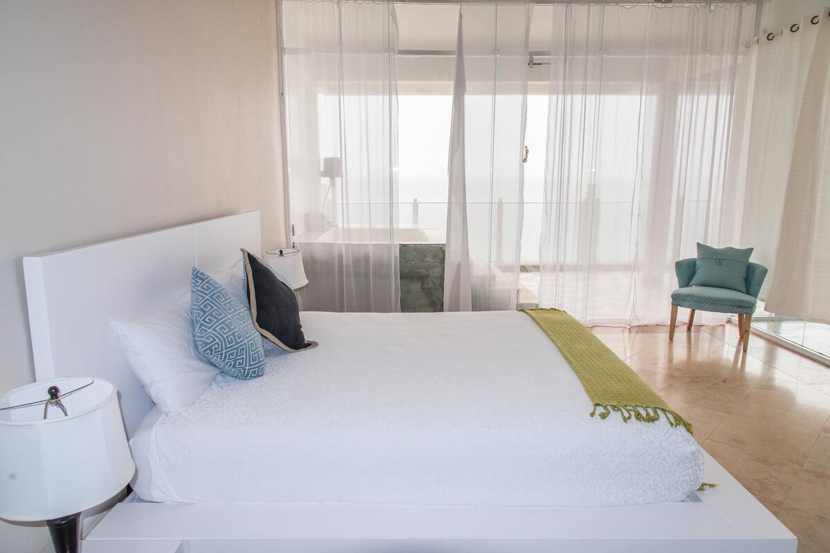 Penthouse With Breathtaking View  | Tabla de planchar con plancha, wifi gratis, ropa de cama