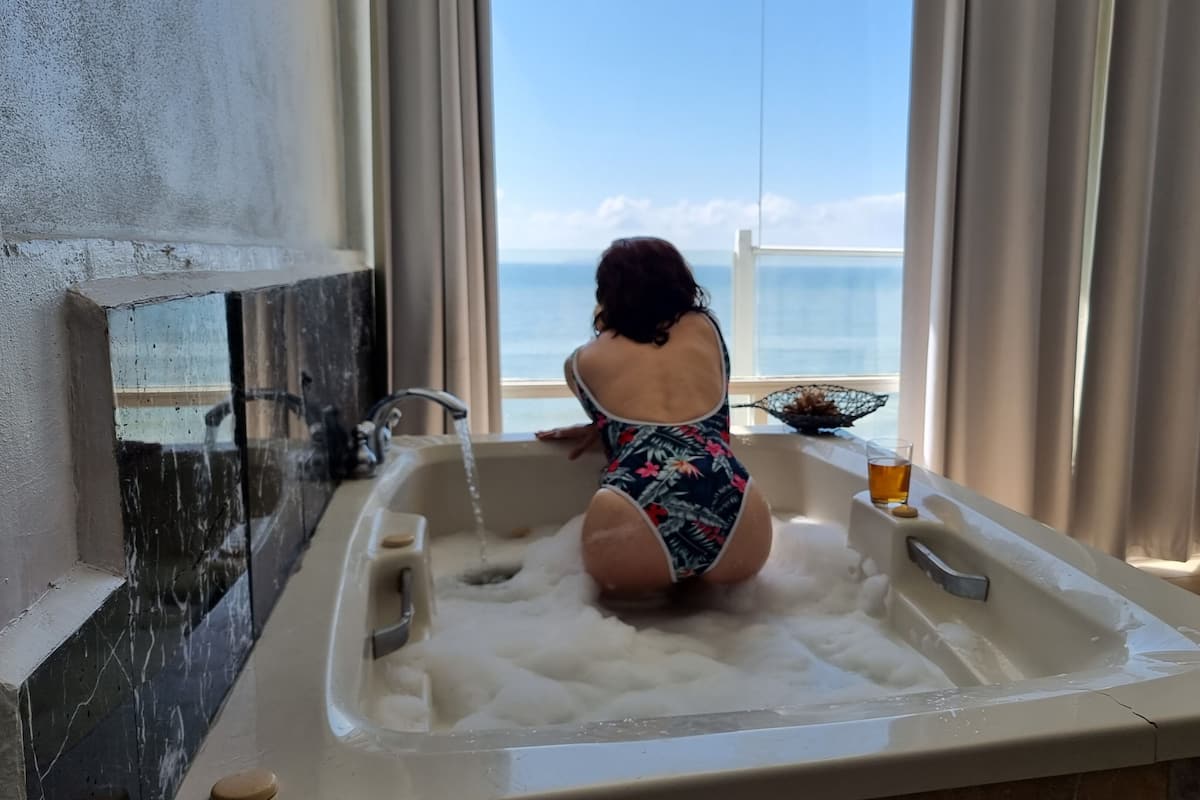 Spectacular View | Iron/ironing board, free WiFi, bed sheets
