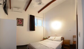 Egyptian cotton sheets, in-room safe, free WiFi - Hostal Casa Blanca (Tarapoto)
