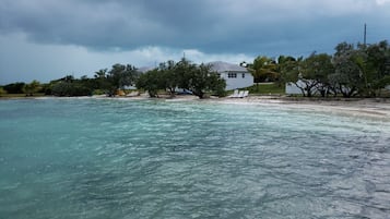 Plage privée, sable blanc, snorkeling, kayak