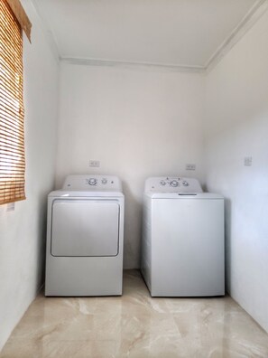 Laundry room - Ocean Mist Villa (George Town)