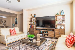 Smart TV, video games, DVD player, books - Beautifully decorated everything is new!  Spacious single story home.  (Las Vegas)