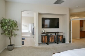 5 chambres, fer et planche à repasser, lit de bébé portatif