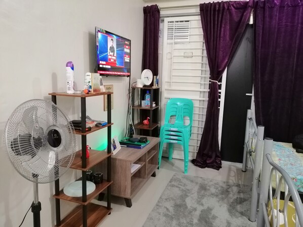 1 habitación, tabla de planchar con plancha y wifi 