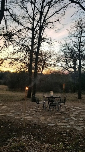 Outdoor dining - Luxury Yurts on Lake Grapevine  (Southlake)