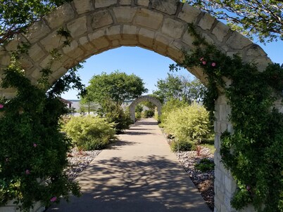 Luxury Yurts on Lake Grapevine 