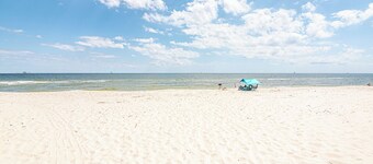 Ocean Gulf front Luxury w/Community Pool - Relaxing Retreat, great family rental