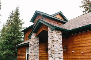 Exterior - Mountain View From Every Room (Breckenridge)