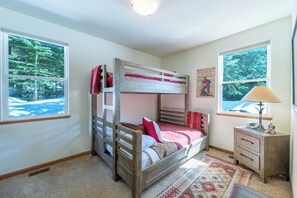 3 bedrooms, iron/ironing board, free WiFi, bed sheets
