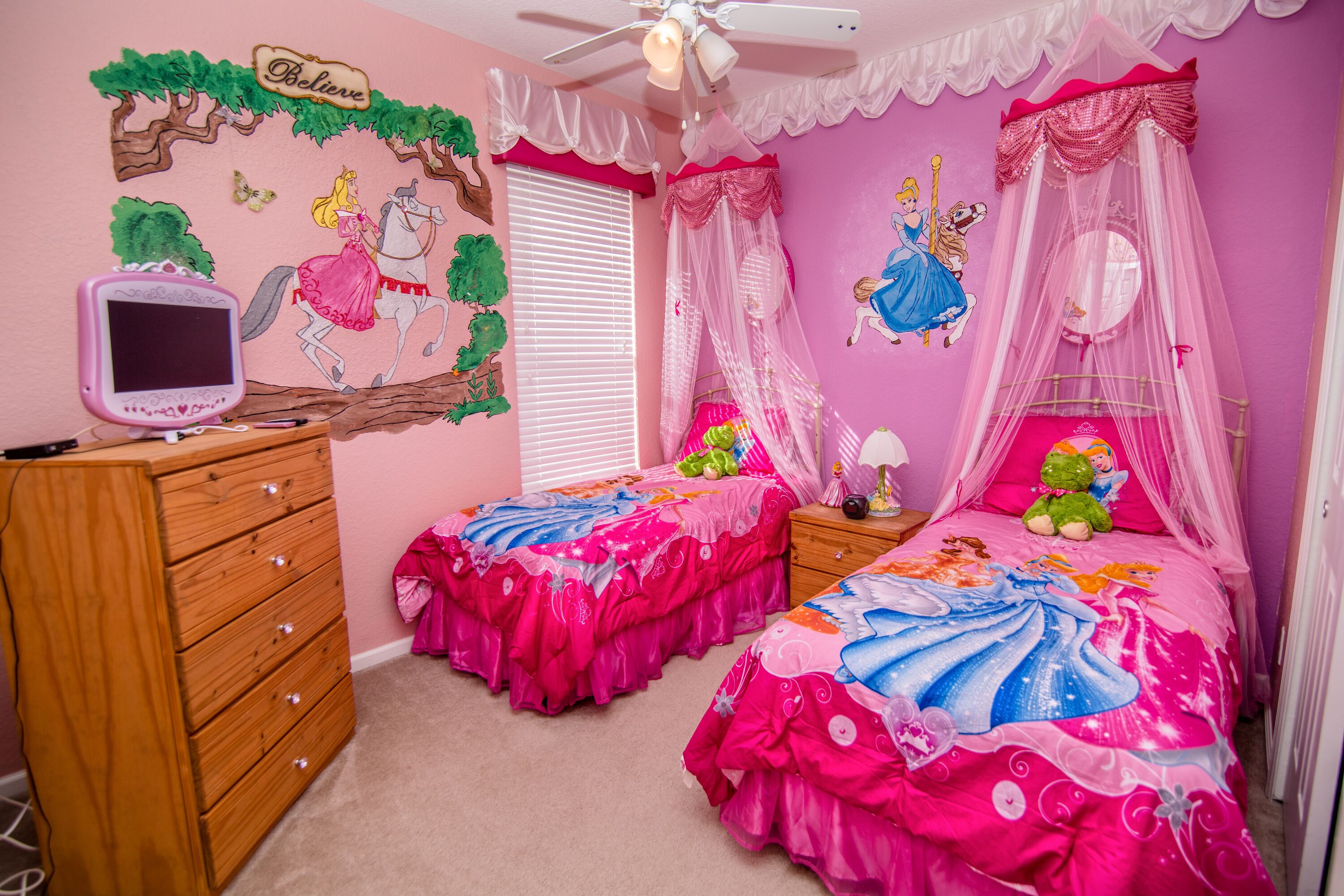 4 Schlafzimmer, Schreibtisch, Bügeleisen/Bügelbrett, Reisekinderbett