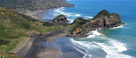 Una spiaggia nelle vicinanze