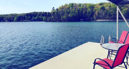 Unique Lake Lanier Cottage ~ On Super Deep Water Near North GA Mountains!!