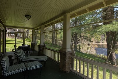Lehigh Lodge Waterfront- Feat. in Philadelphia Mag. Gorgeous private waterfall!