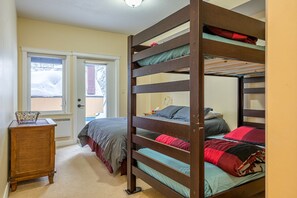 3 bedrooms, iron/ironing board, free WiFi, bed sheets
