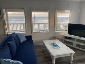 Een smart-tv en een dvd-speler