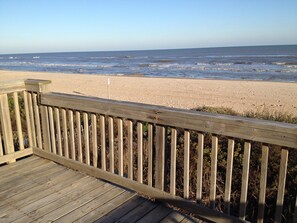 On the beach - Cozy 2-Bedroom Beach Cottage Steps from the Sand! Pet Friendly! (Surfside Beach)
