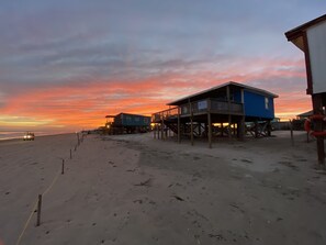 På stranden